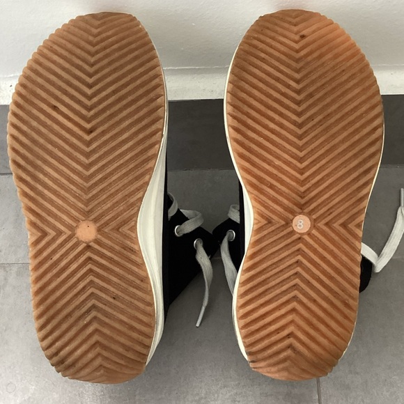 Madden Girl Winnona chunky heel tennis shoes. Size 8 - Black - Picture 7 of 10